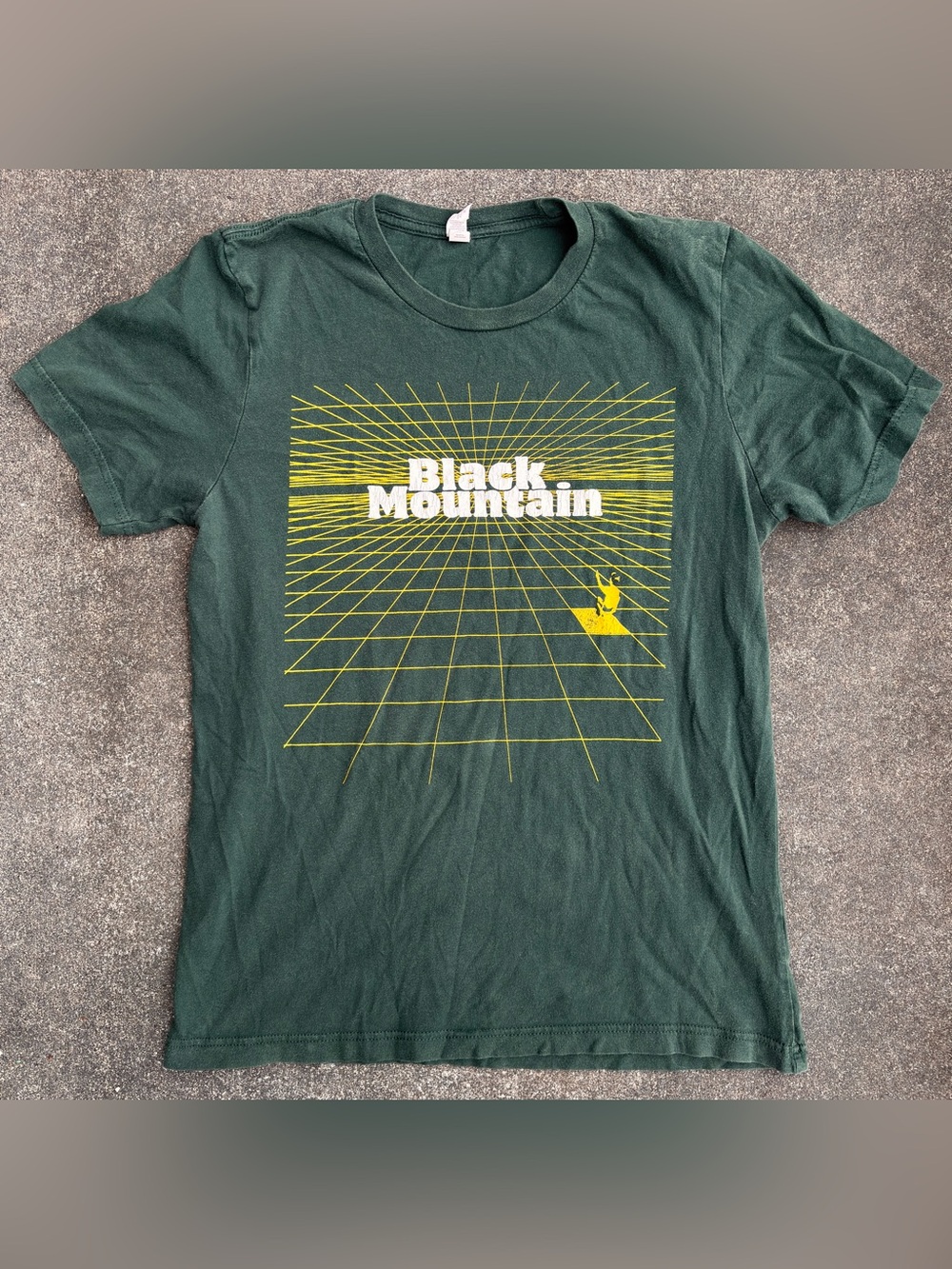 Pre-owned Black Mountain "Grid" band t-shirt, Women's Size Medium